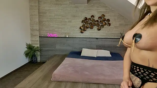 Chatroom XXX en direct de hornyb33_