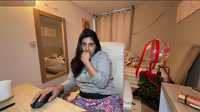 cloe_small's Live XXX Chat