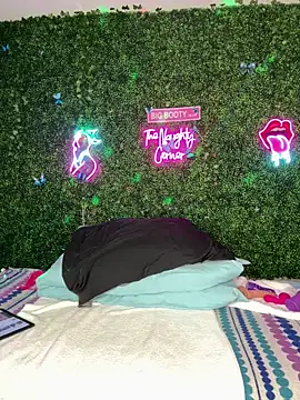 RenaThickAss: онлайн-секс-чат