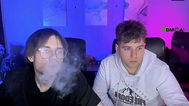 travis_wolf_ Show Webcam