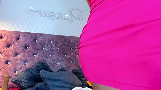 NahomiFireSex's Webcam Show