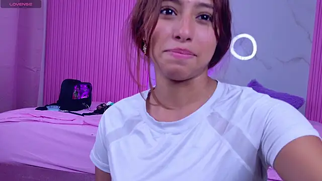 dafne17_ Adlı Modelin Web Kamerası Şovu