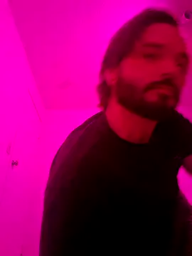 Lucidkyrie: διαδικτυακό σόου στην κάμερα