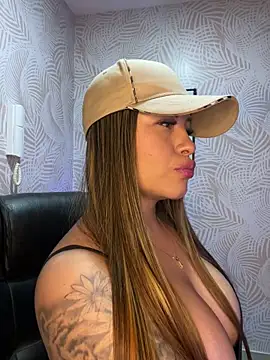 Show de sexyyykloee na webcam