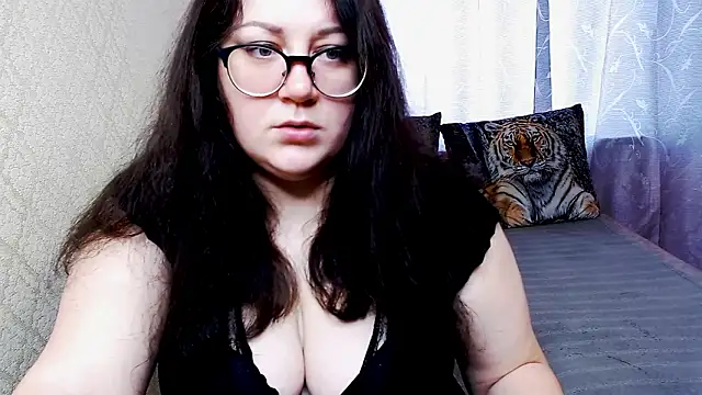 Sindy_Jeniceee Adlı Modelin Canlı XXX Sohbeti