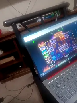 yellowwetfox's Webcam Show