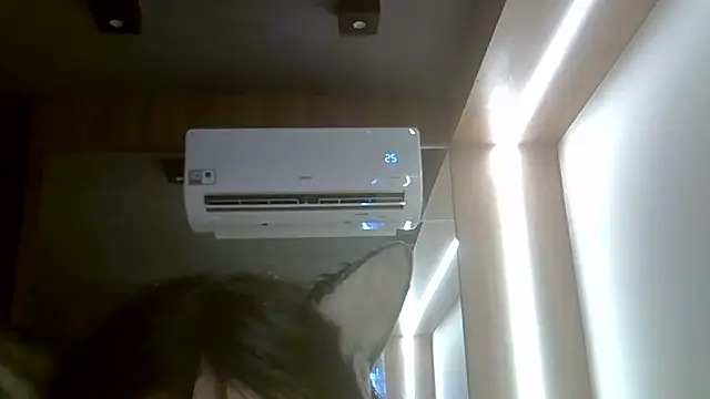 SkinnyKittenのライブXXXチャット