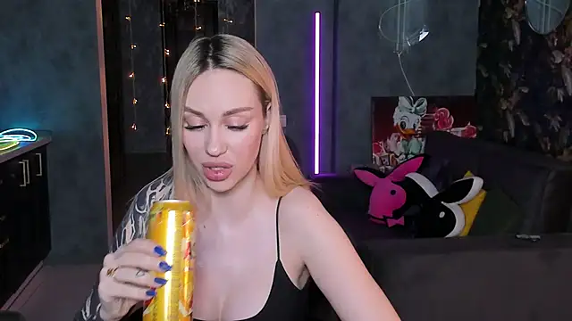 XXX chat uživo modela Blckmirrorr