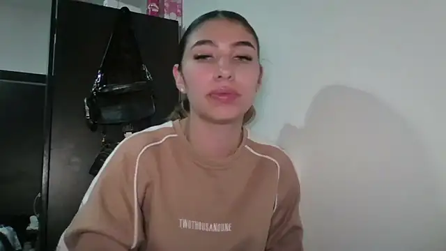 دردشة AliceTeenager___ الجنسية المباشرة