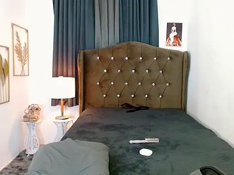 hollyyumilooveのウェブカメラショー