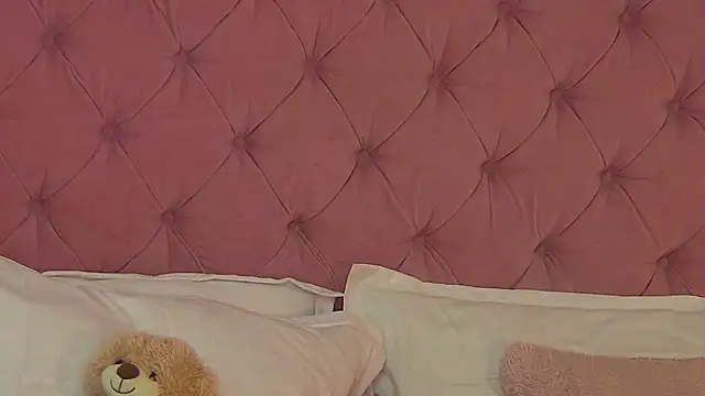 MisshaNight Show in webcam