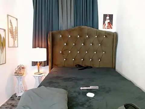 Вебкам-шоу hollyyumiloove