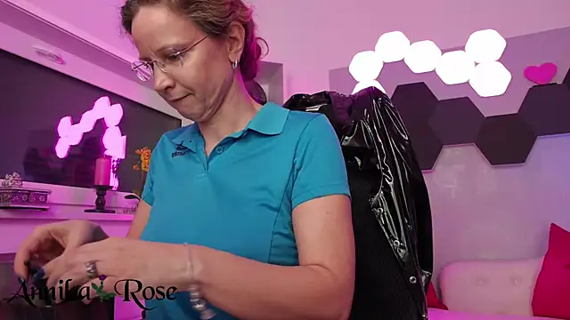 AnnikaRoseのライブXXXチャット