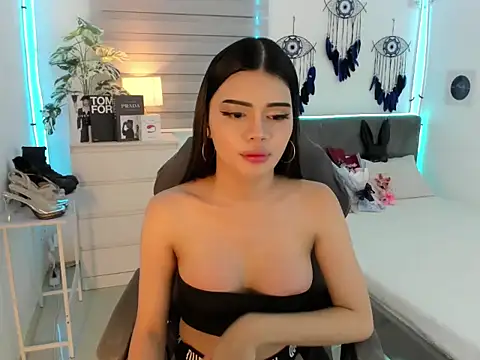 tstoni_talks: διαδικτυακό σόου στην κάμερα