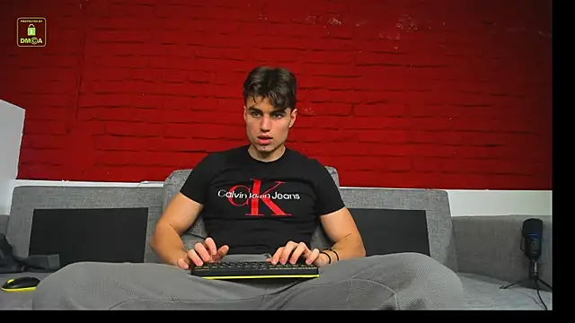 Chatroom XXX en direct de Kyle_Baker