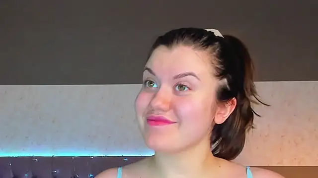 XXX chat uživo modela NikkiBustt