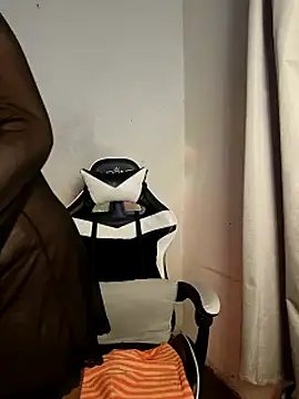 Yameil Show in webcam