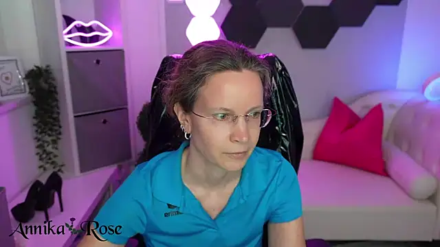 AnnikaRose élő XXX-chatje