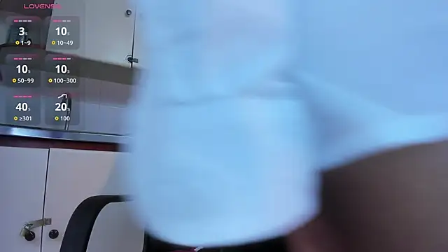 BustyGlowのライブXXXチャット