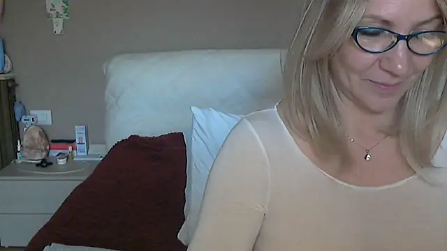 -K-- Adlı Modelin Canlı XXX Sohbeti