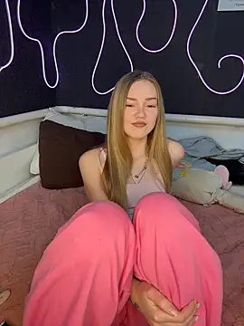 MilaMoone Live XXX Chat