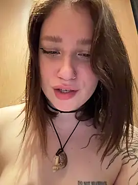 แชท XXX สดของ lucy-joy