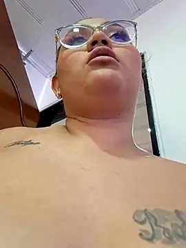 AmaliaVictoria 即時 XXX 聊天