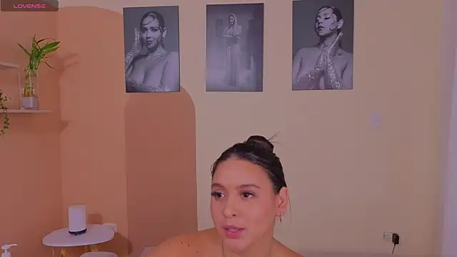 ToriCrossX élő XXX-chatje