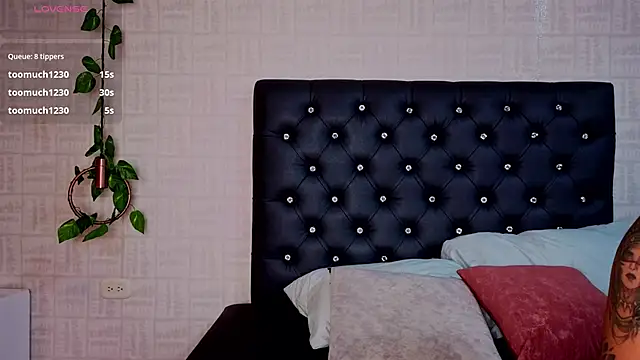 Chat +18 de mia_bonneett ao vivo