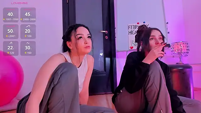 Peanaughty 网络视讯表演