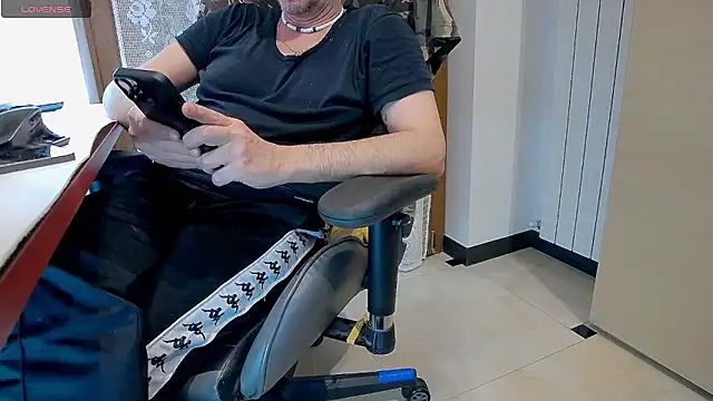 roby24m2 Adlı Modelin Canlı XXX Sohbeti