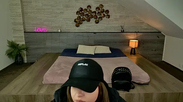 hornyb33_'s Live XXX Chat