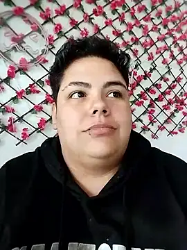 Hailey_Curvy: διαδικτυακό σόου στην κάμερα