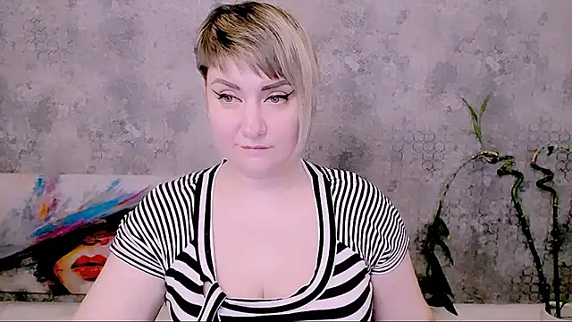 Djullia: απευθείας συνομιλία ΧΧΧ