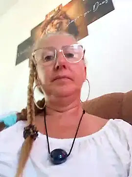 MILEIDE980 Adlı Modelin Canlı XXX Sohbeti