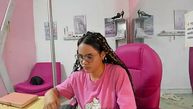 Chatroom XXX en direct de CAMILA--REY