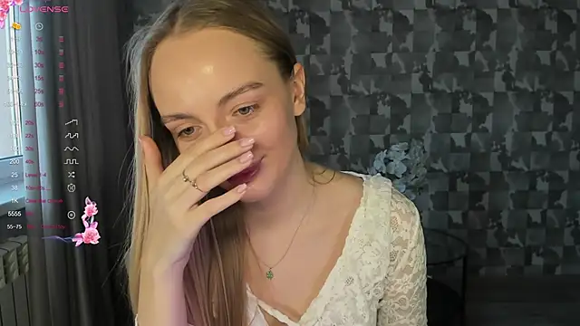 Chat +18 de A_delina ao vivo