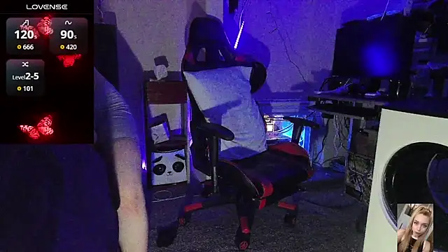 Blondiewithanass Adlı Modelin Web Kamerası Şovu