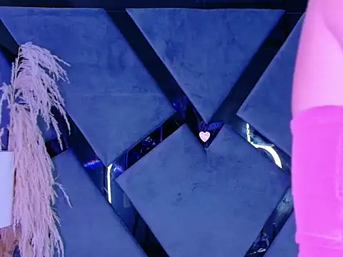 KylieWhitee's Live XXX Chat