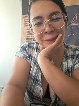 ISABELLA-24_ élő XXX-chatje