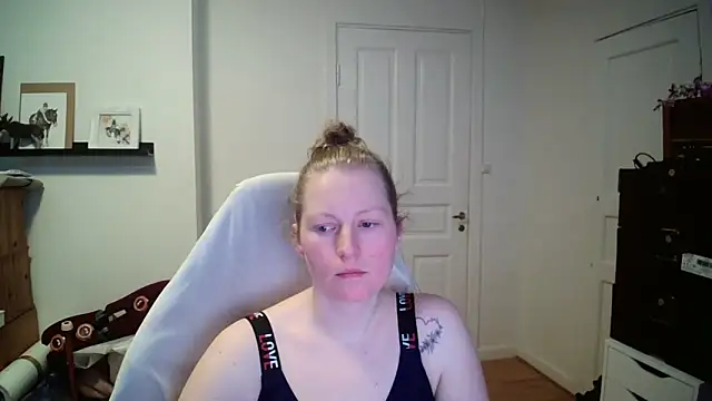 XXX chat uživo modela Girlnina-1995
