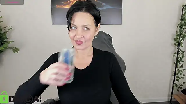 Show modela Sara_Devills na web-kameri