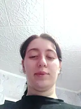 Show modela LoweredLockout na web-kameri