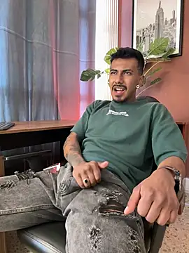 Latinmoster_boss Show in webcam