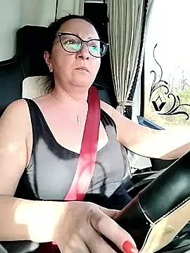 Milfa_nimfomana 现场XXX聊天