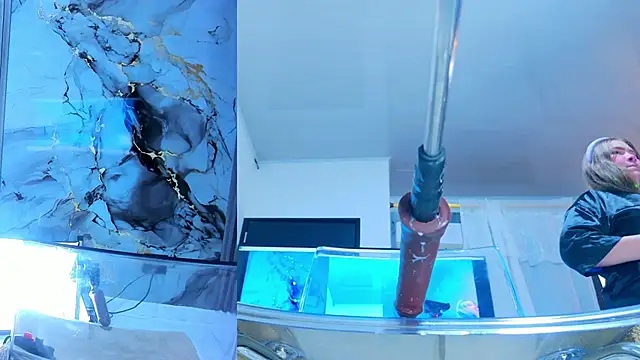 NathaxaLeans: διαδικτυακό σόου στην κάμερα