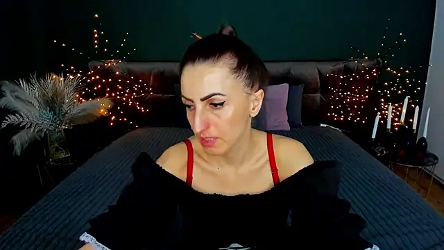 Rebecca_Diamond Pertunjukan Webcam