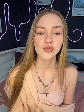 MilaMoone: онлайн-секс-чат