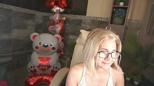 MiaRossy live XXX chat