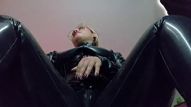 Haelycute 现场XXX聊天